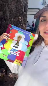 Cliente Eagle Store con álbum Panini en Mar del Plata